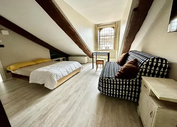 Piccola Mansardina Nel Cuore Di Turin